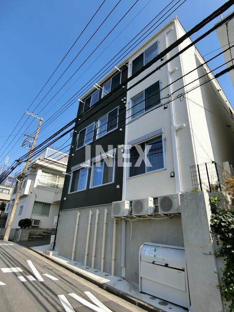 横浜市神奈川区白幡向町のアパートの外観