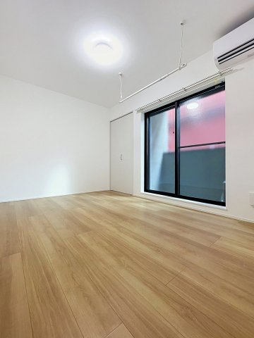 【居間・リビング】 | プラフィド | ★開放感のあるバルコニー付きのお部屋です！★