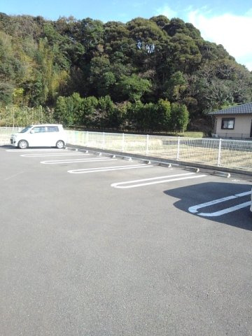 サラブレッド　Ⅲの駐車場