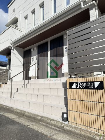 レグルス小手指のエントランス