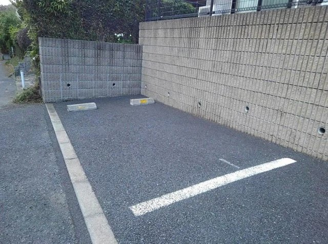 レオパレスエスポワールさくらの駐車場