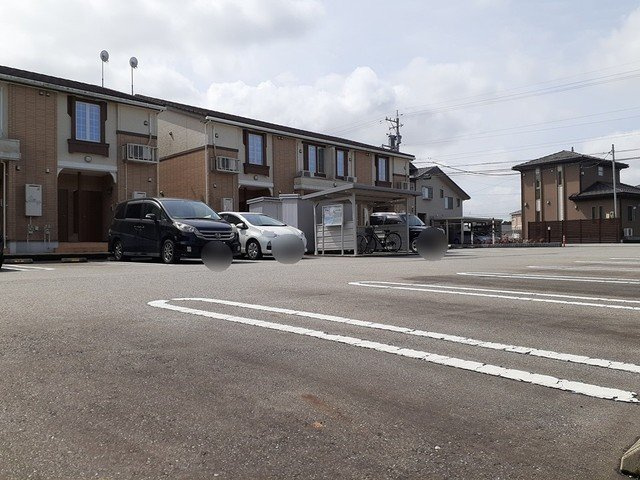 ヴィラノールＨの駐車場