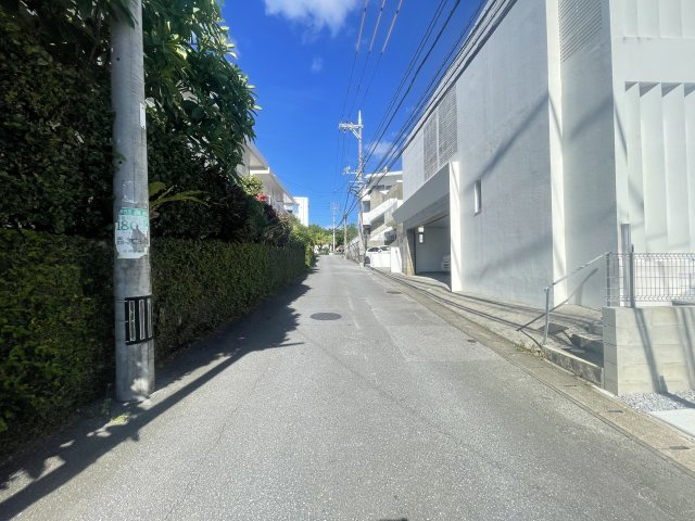 宜野湾市嘉数（全2棟）ラスト2号棟の前面道路含む現地写真|※北側公道5.25m♪