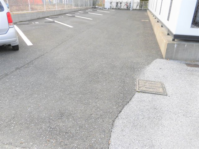 クラスターサウスの駐車場
