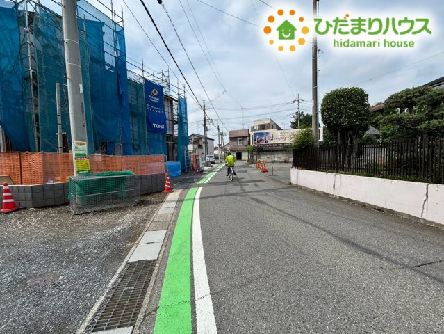 本庄市中央２丁目　新築一戸建て　ブルーミングガーデン　01の駐車場