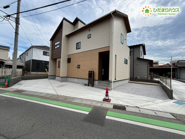 本庄市中央２丁目　新築一戸建て　ブルーミングガーデン　01の駐車場