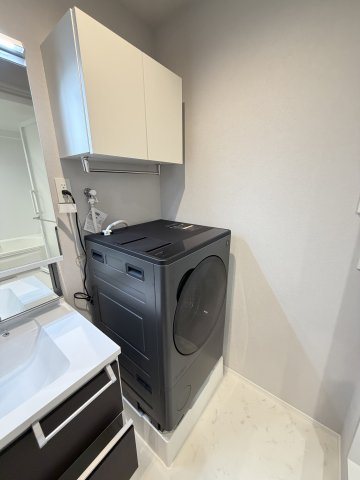 Ｍａｉｓｏｎ　Ｓａｒｋｌａｎｄ　メゾンサークランドの洗面所|★ドラム式洗濯機／家具家電付きの物件です★