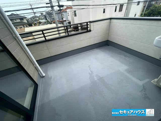 【中古戸建】刈谷市野田町東屋敷のバルコニー|【バルコニー】
◆見晴らしもよく、太陽の温かな温もりをめいっぱい受け止めてくれます。
太陽の光と爽やかな風を受けたお洗濯物はあっという間に乾き、取りこむ時には太陽の匂いを感じられそうですね。　　　　　