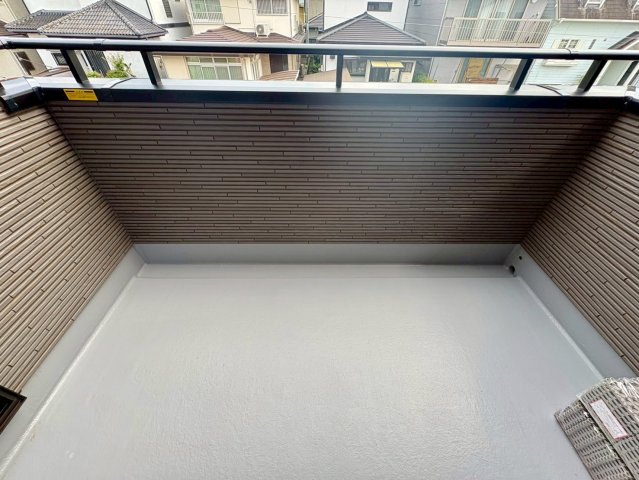 「駐車スペース3台」高知市瀬戸東町3丁目2号地　新築一戸建てのバルコニー|陽当り・風通し良好なバルコニー。お洗濯物がよく乾き、毎日の家事の負担を軽減してくれます。