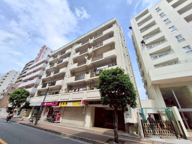 朝日三鷹マンションの外観