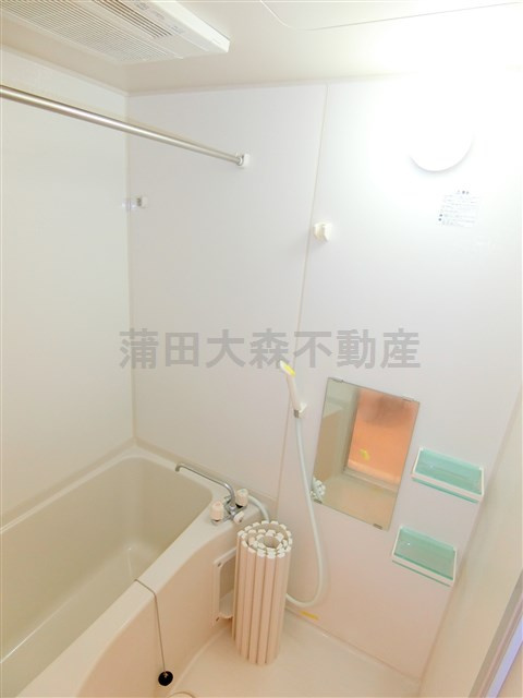 b'CASA Kamata(ビーカーサカマタの浴室|浴室乾燥機付きのお風呂
