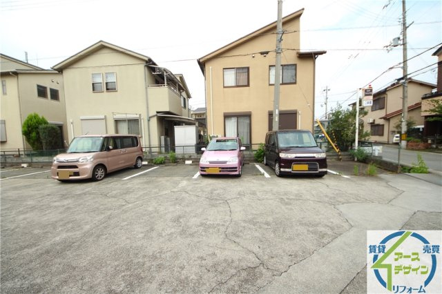 ハイツフローレンス B棟の駐車場