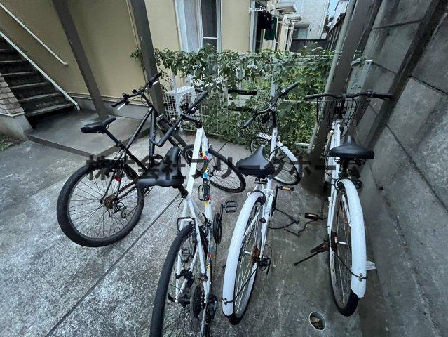 武蔵野市中町３丁目のアパートの駐車場