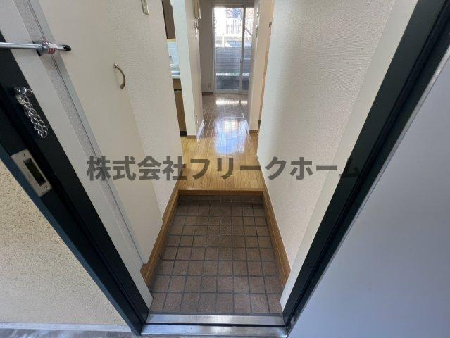 武蔵野市中町３丁目のアパートの玄関