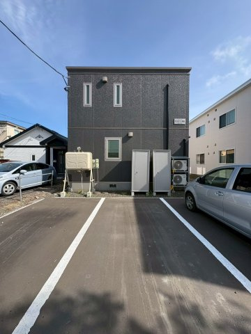 PORTE若松の駐車場