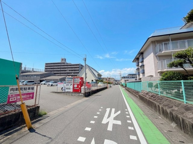 ローレルハイツ大橋の駐車場