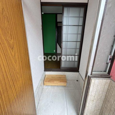 田井西町テラスの玄関