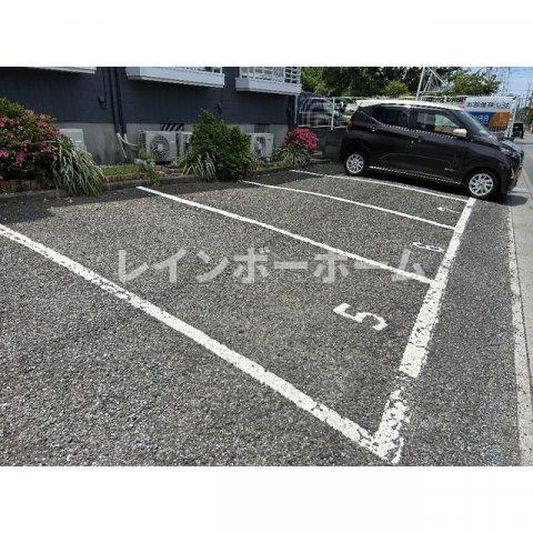 フォレスト東大宮の駐車場