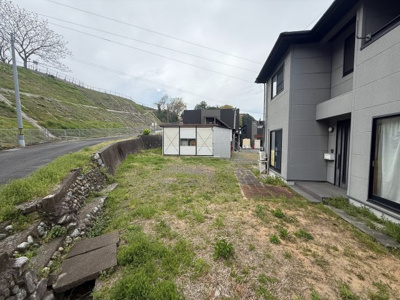 【庭】 | 倉庫付き戸建　双葉郡富岡町大字小浜字中央　インナーバルコニー　4LDK