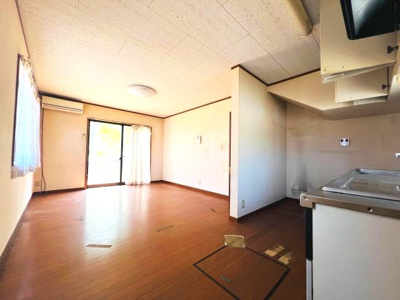 【居間・リビング】 | 倉庫付き戸建　双葉郡富岡町大字小浜字中央　インナーバルコニー　4LDK
