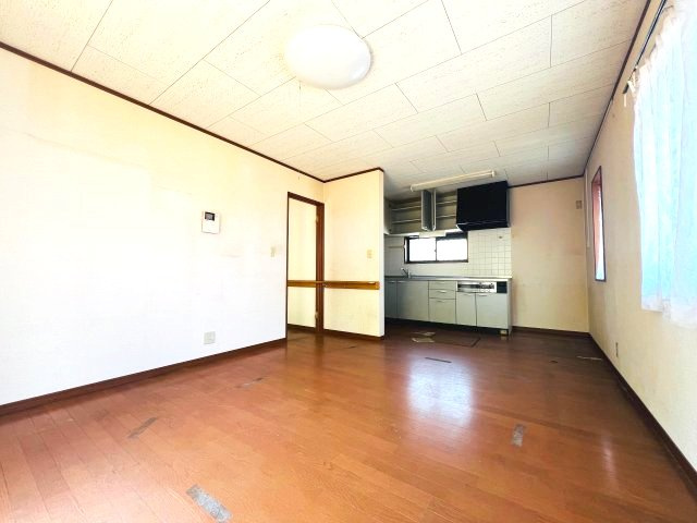 【居間・リビング】 | 倉庫付き戸建　双葉郡富岡町大字小浜字中央　インナーバルコニー　4LDK