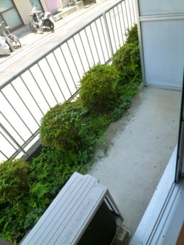 陽当たり良好の広々テラスで洗濯物も良く乾きます♪