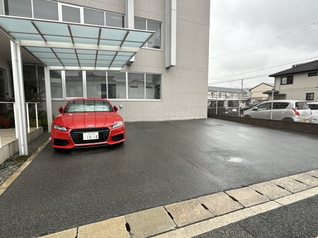 Falke・Ehreの駐車場