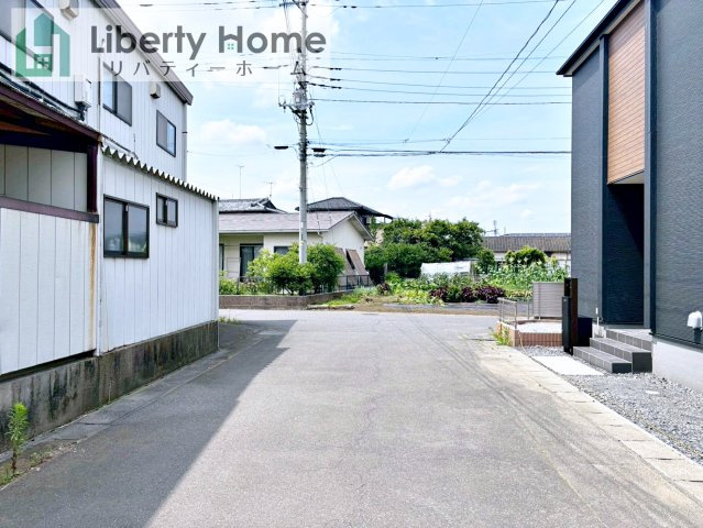 第1下妻市下妻丁　新築戸建　1号棟の前面道路含む現地写真