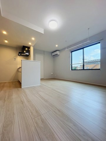 【居間・リビング】 | プラフィド | ★開放感のあるバルコニー付きのお部屋です！★