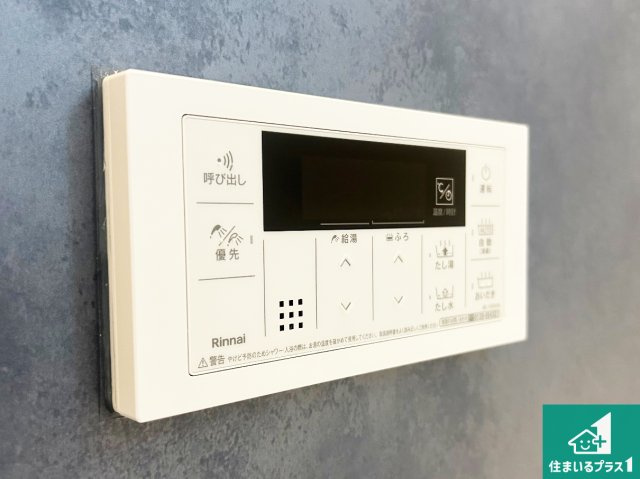 泉佐野市上瓦屋　第1期　新築一戸建てのキッチン|リビングと統一感があり、使い勝手のいいキッチン。広々としているので、二人並んで作業が出来ちゃいます。お子様と一緒に色々なお料理に挑戦できるスペースがあります。