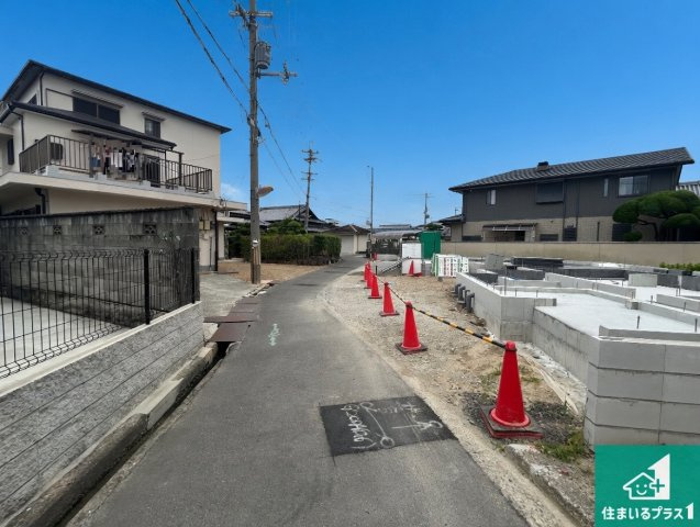 泉佐野市上瓦屋　第1期　新築一戸建ての前面道路含む現地写真|周辺は落ち着いた街並みの住宅地！子育てがしやすい住環境です！まだ未完成ですが、現地でしかわからない事もございます。是非一度ご覧ください。
