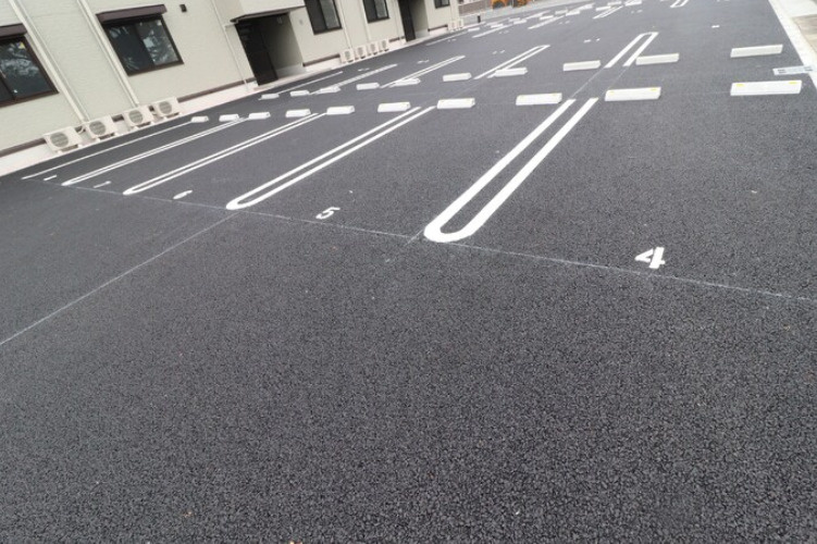 マッセル大在の駐車場