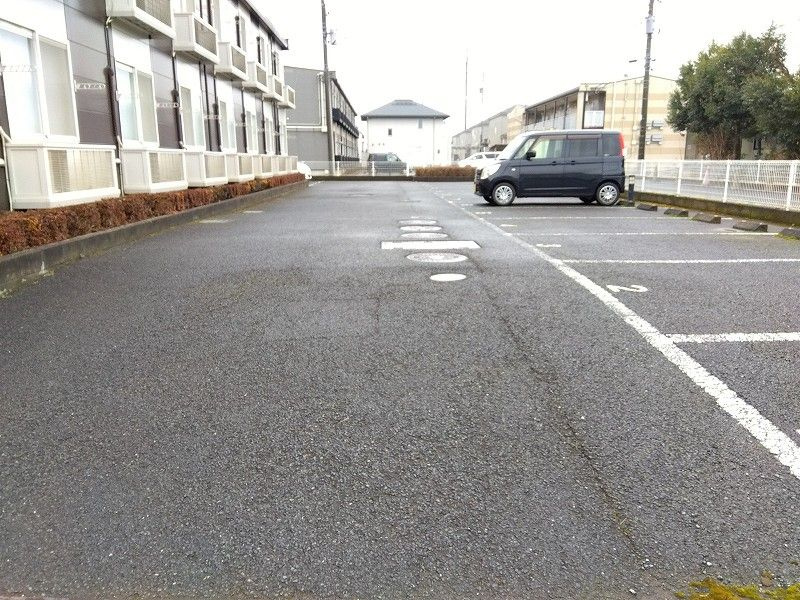 レオパレス富光の駐車場