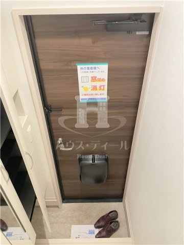 【玄関】 | ジーヴォ宮ノ前 | 収納もある玄関です