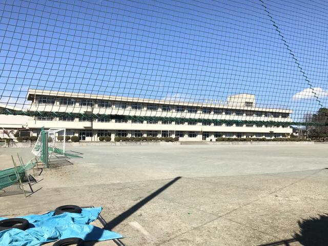青梅市立泉中学校まで596m