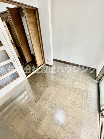 南津の辺町貸家のバルコニー