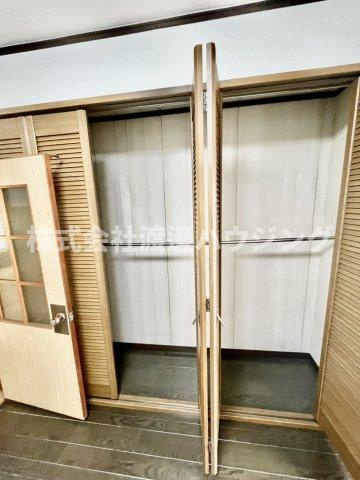 南津の辺町貸家の収納
