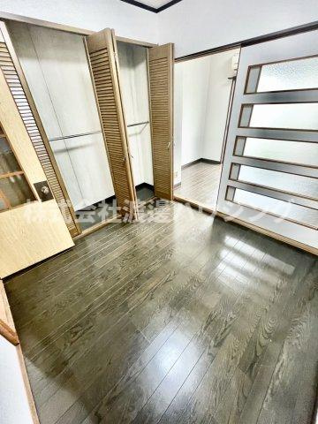南津の辺町貸家の寝室