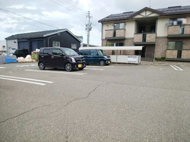 クレールヴィラ三和 A/B/Cの駐車場