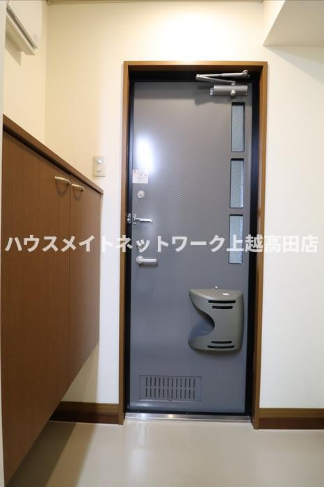 ロイヤルパレス春日山の玄関|玄関