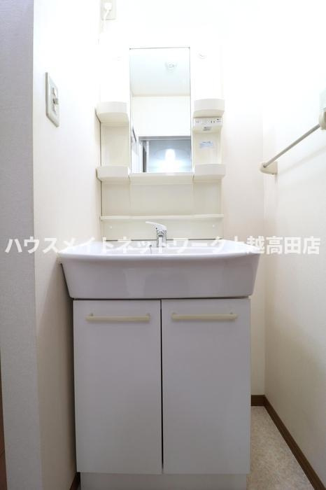 ロイヤルパレス春日山の独立洗面台|洗面化粧台