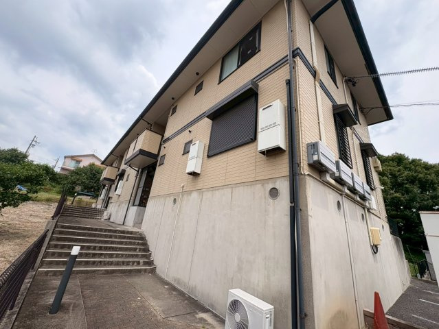 グランドゥールスードA棟の外観