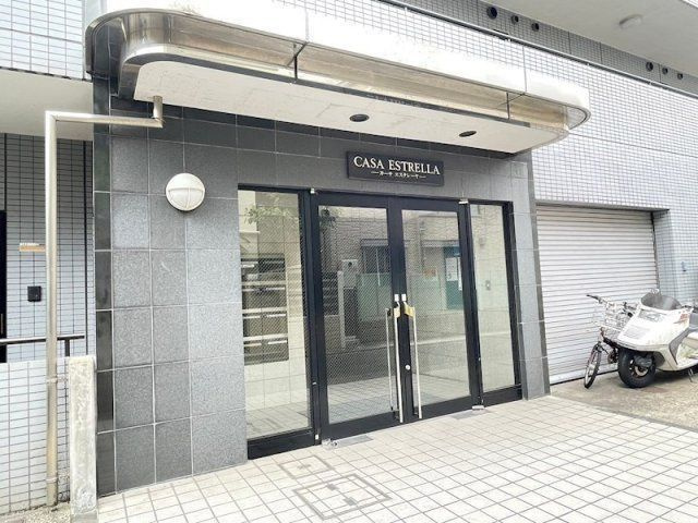 カーサエステレーヤのエントランス|■オートロック■防犯カメラ