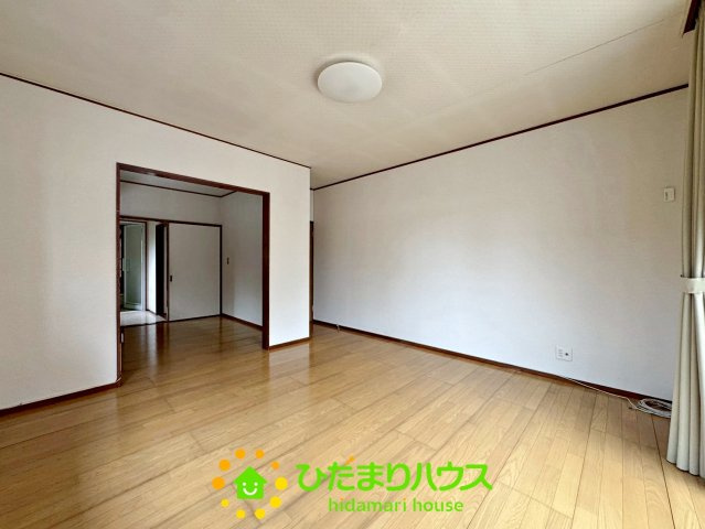 加須市馬内　中古一戸建ての居間・リビング