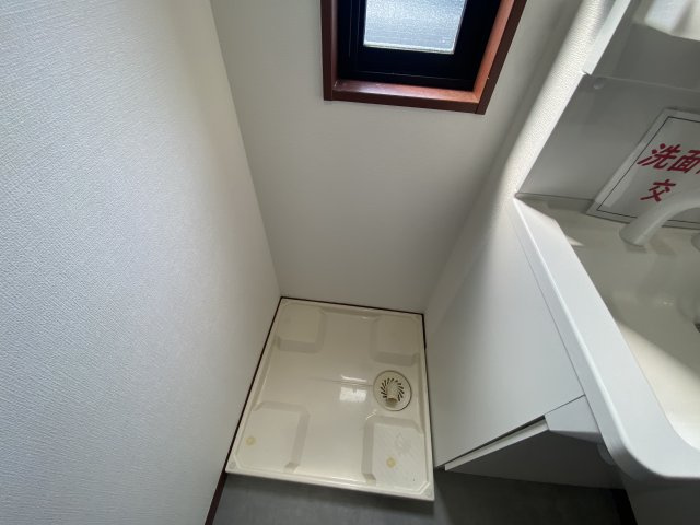 東村山市恩多町　二世帯住宅のランドリースペース