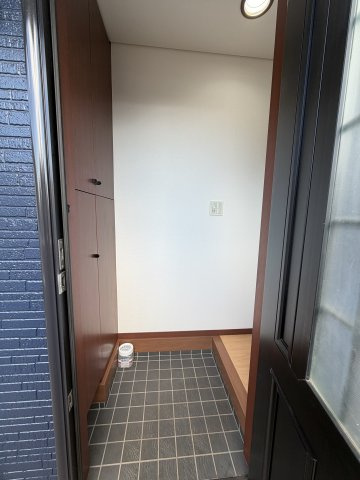 東村山市恩多町　二世帯住宅の玄関