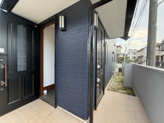 東村山市恩多町　二世帯住宅の玄関