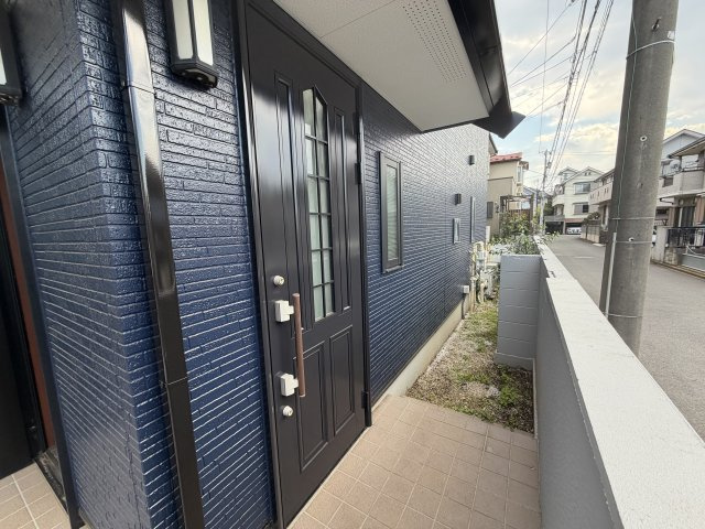 東村山市恩多町　二世帯住宅の玄関