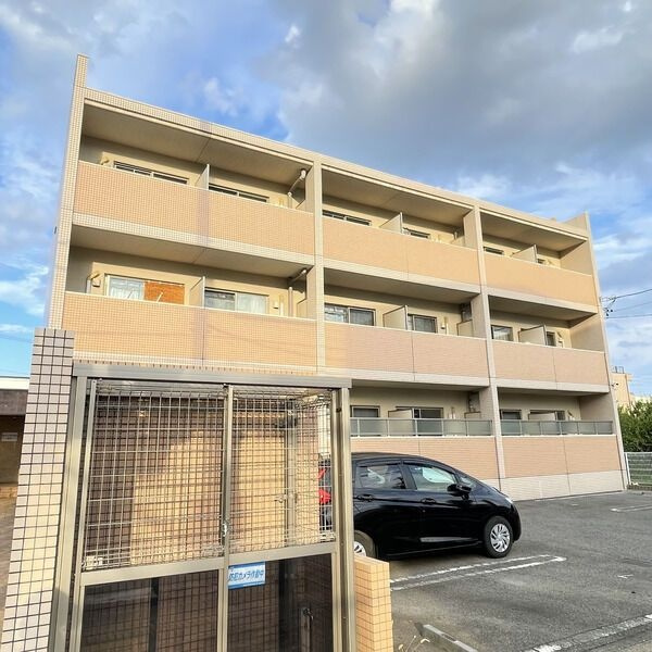 Sun State池花の駐車場