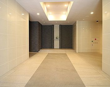 プレール・ドゥーク菊川駅前のロビー|ゆとりのあるロビーです